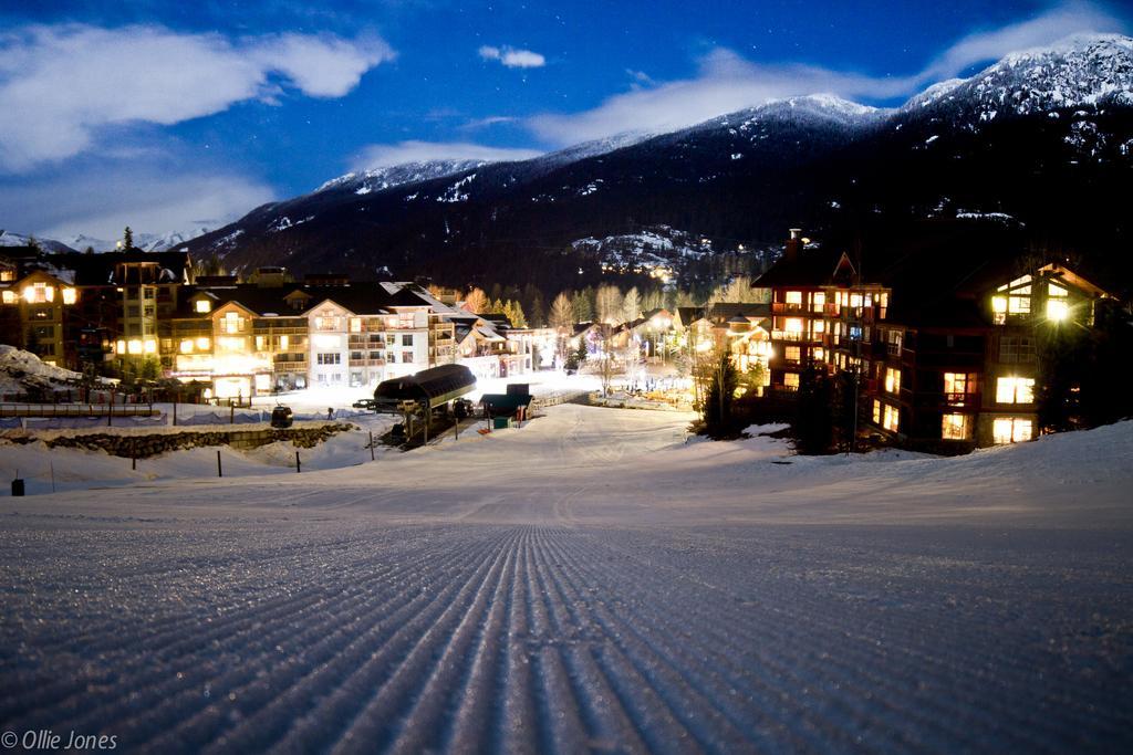 First Tracks Lodge Whistler Exterior photo